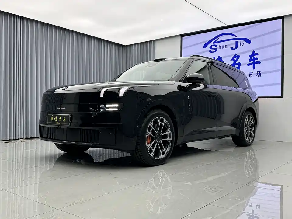 Lynk & Co 900