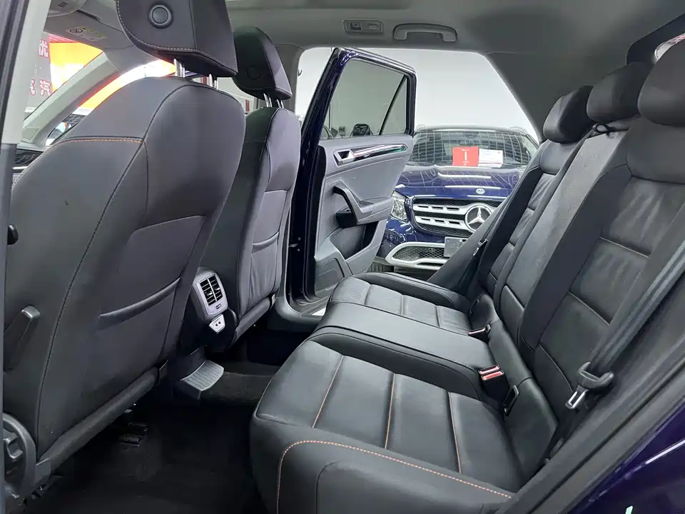Volkswagen T-ROC exploring Songs