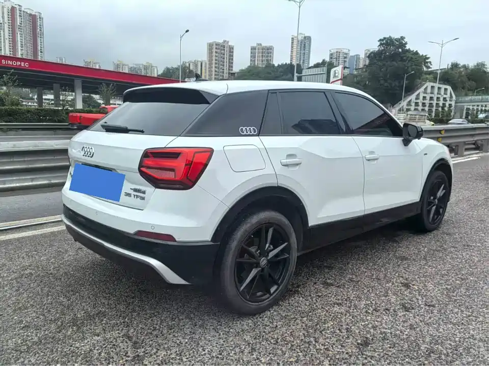 Audi Q2L
