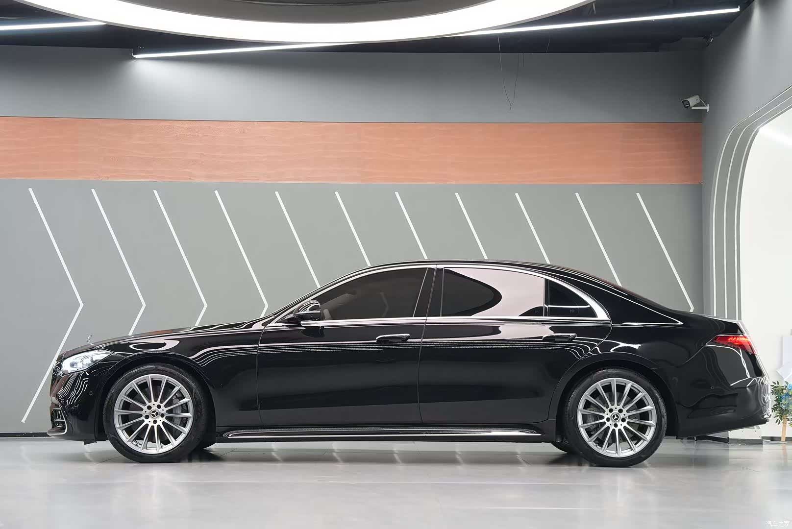 Mercedes-Benz S-Class, 2023 4