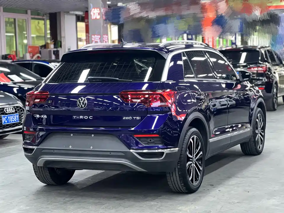 Volkswagen T-ROC exploring Songs