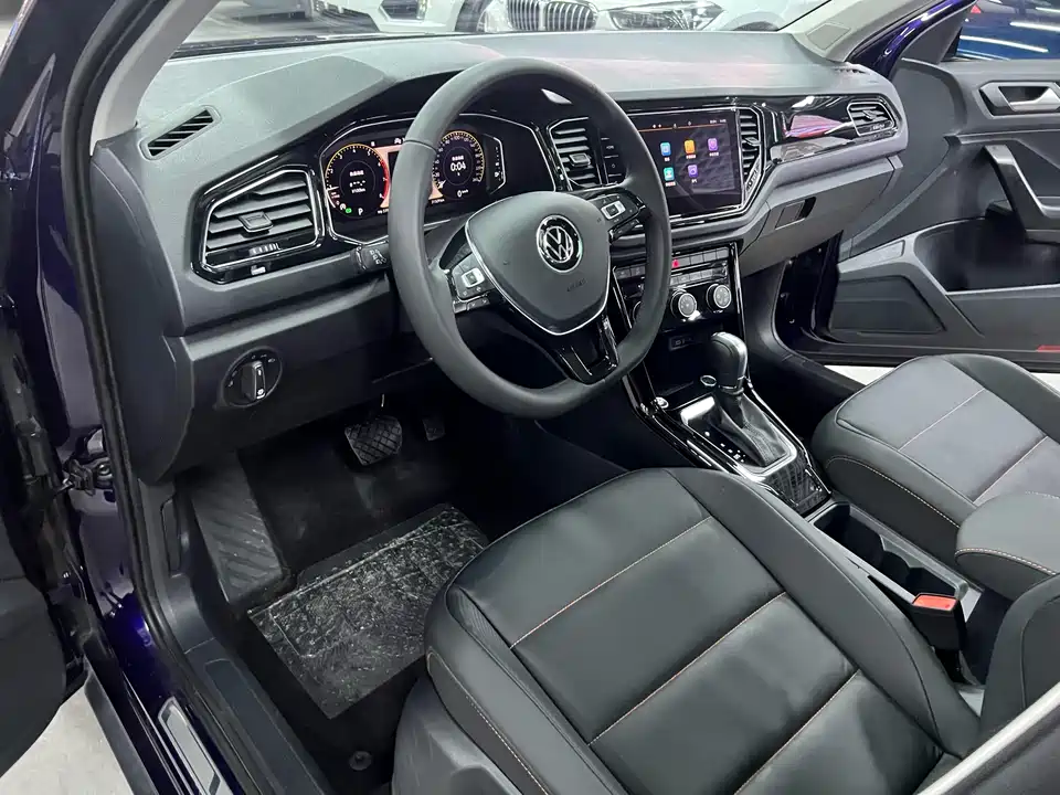 Volkswagen T-ROC exploring Songs