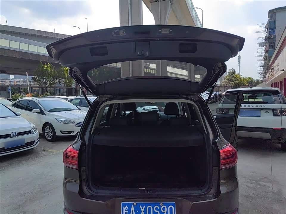 Volkswagen Tiguan Volkswagen Tiguan