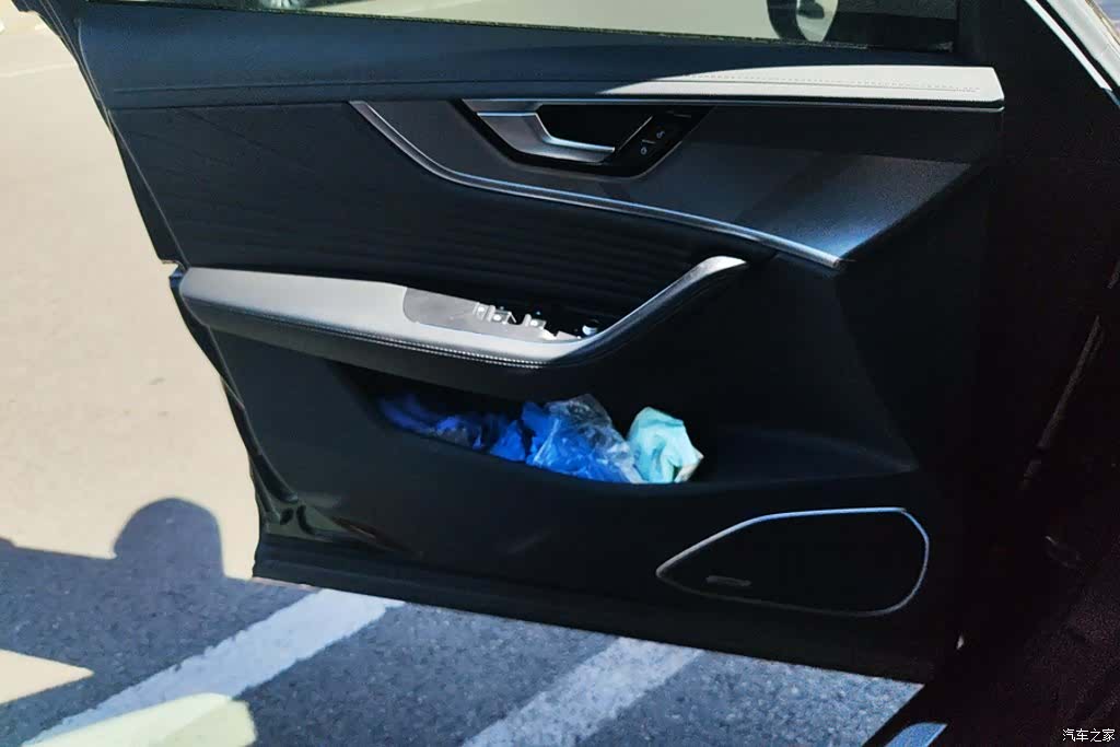 Hongqi HS5, 2023 7