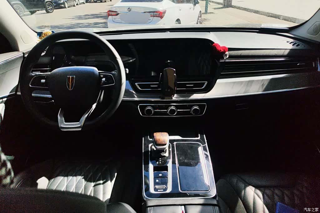 Hongqi HS5, 2023 12