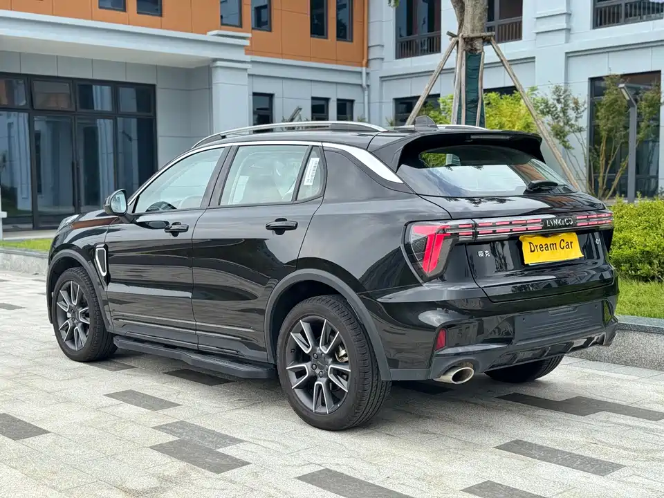 Lynk & Co 01
