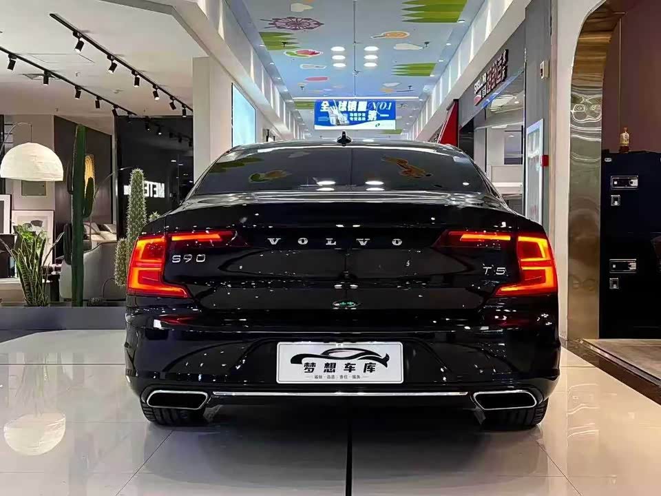 Volvo S90