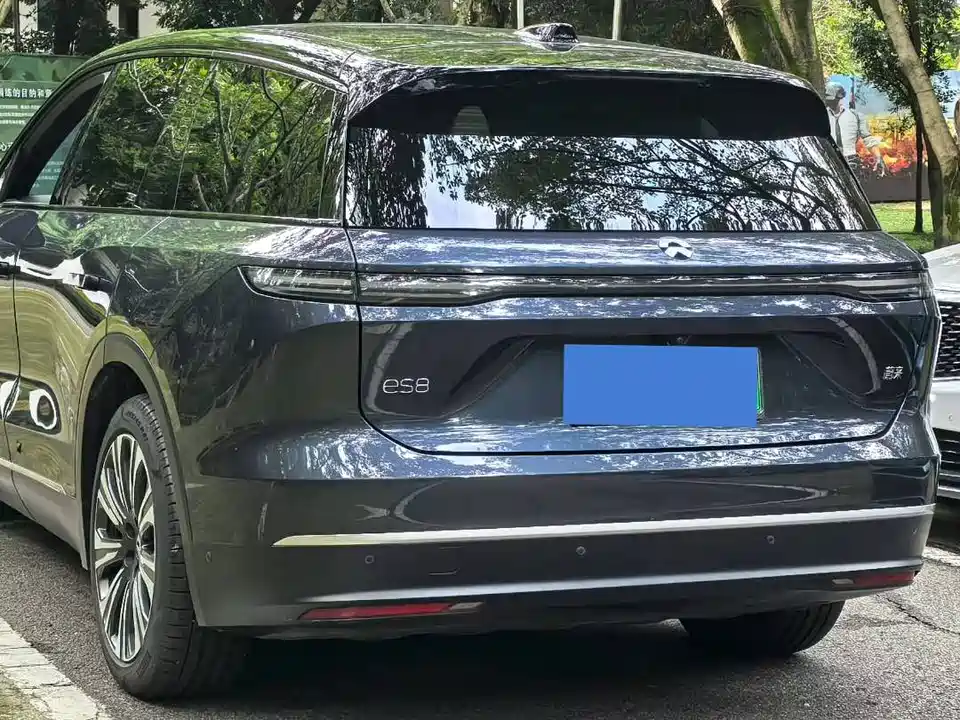 NIO ES8