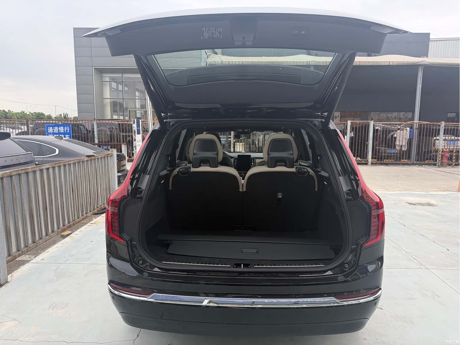 Volvo XC90, 2025 11