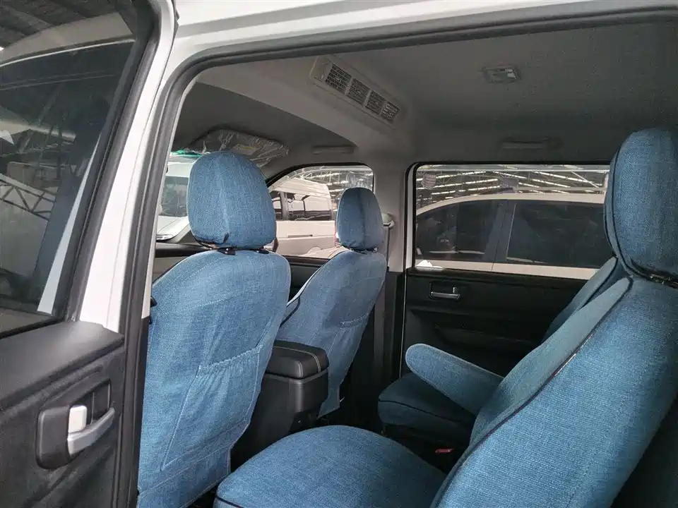 Wuling Wuling Hongguang PLUS