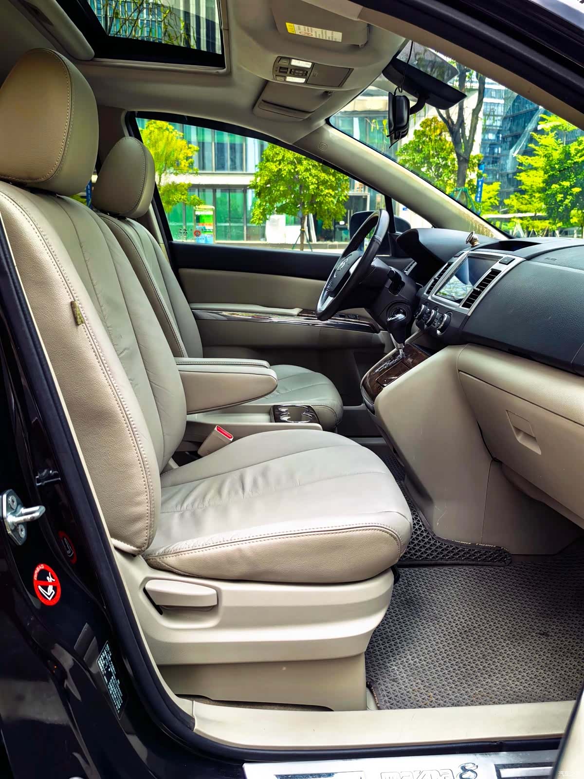 Mazda 8, 2013 26