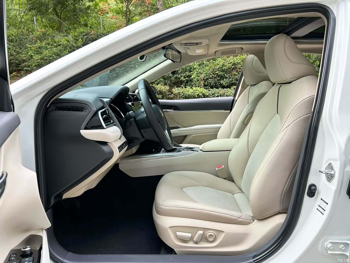 Toyota Camry, 2019 3