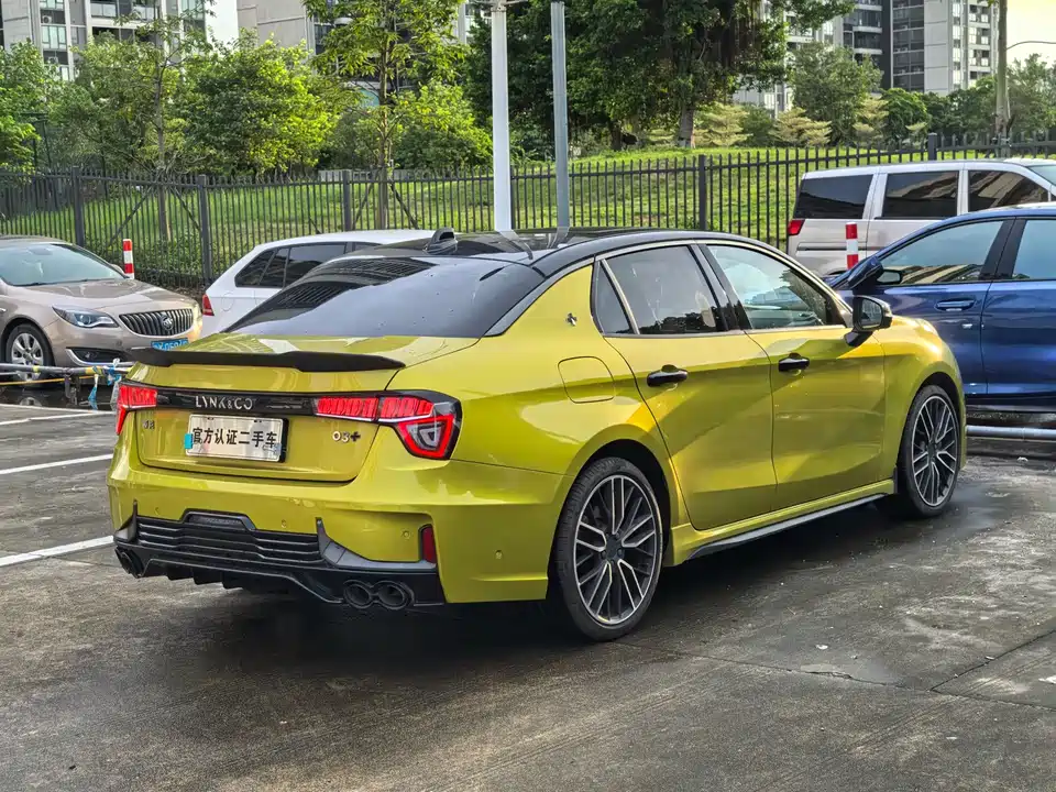 Lynk & Co 03