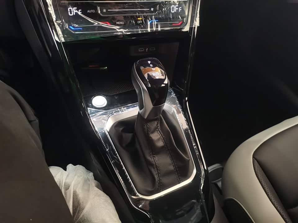 Volkswagen T-ROC exploring Songs