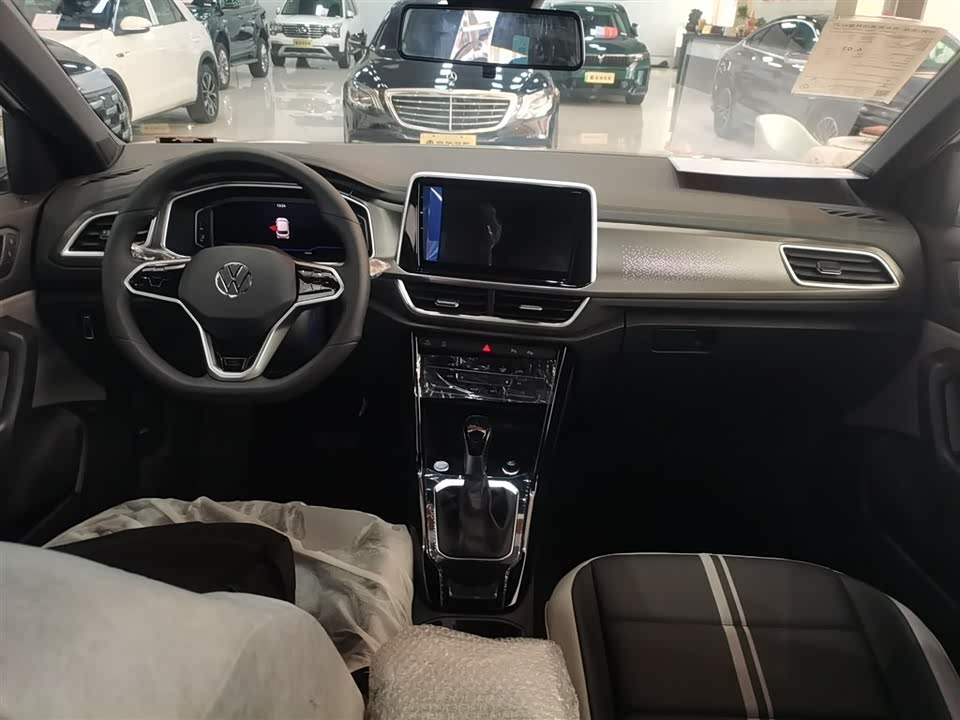 Volkswagen T-ROC exploring Songs