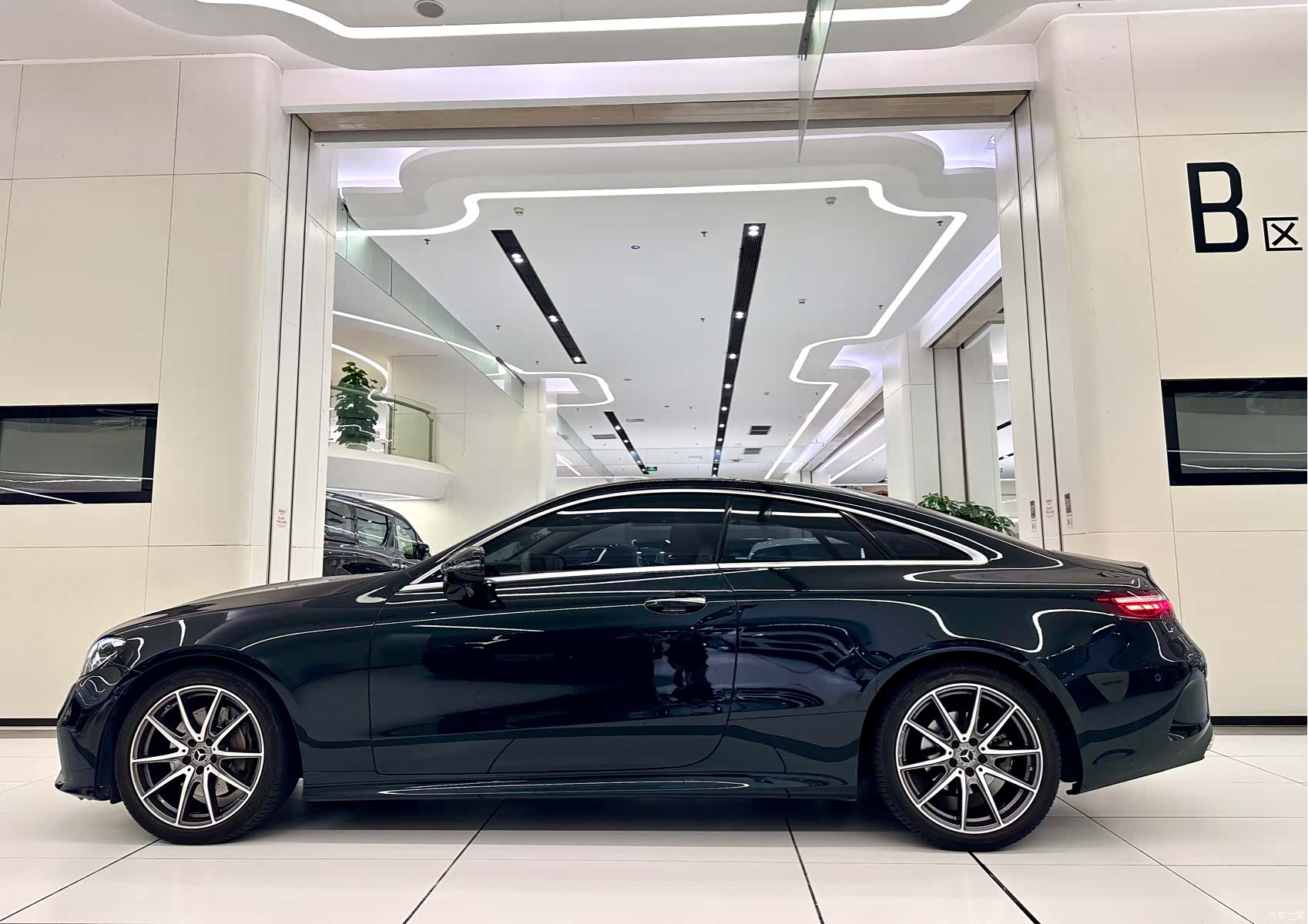 Mercedes-Benz E-Class, 2024 3