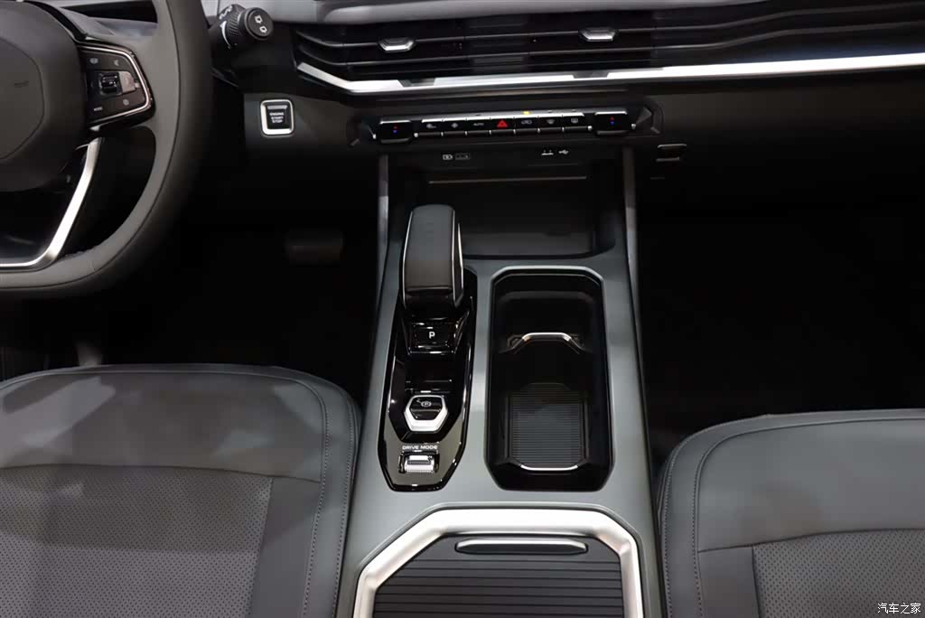 Geely Haoyue, 2026 15