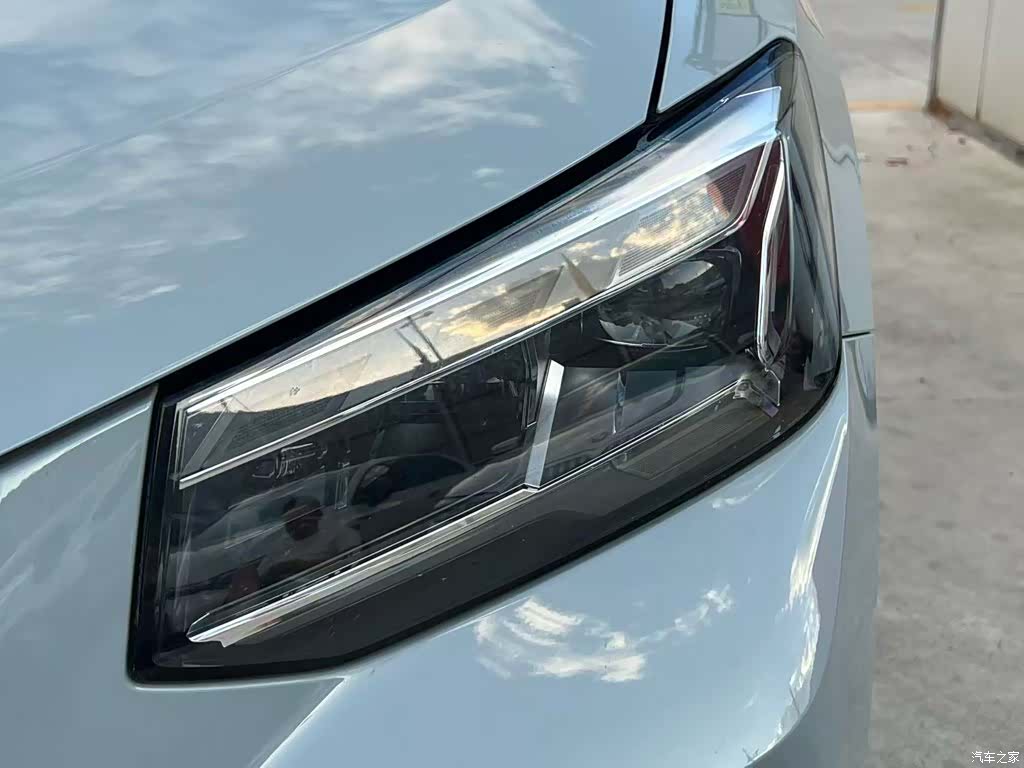Audi Q2L, 2022 3
