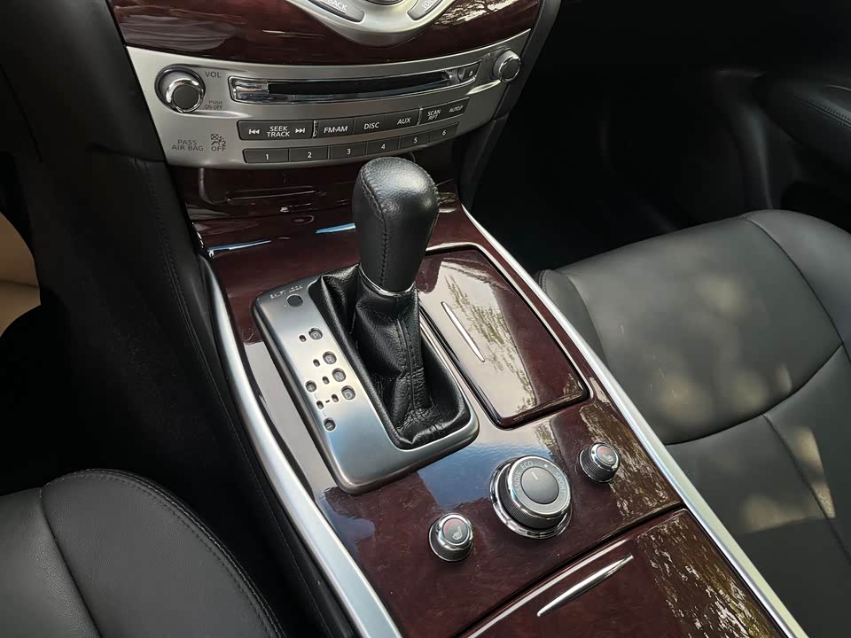 Infiniti Q70 Infiniti Q70