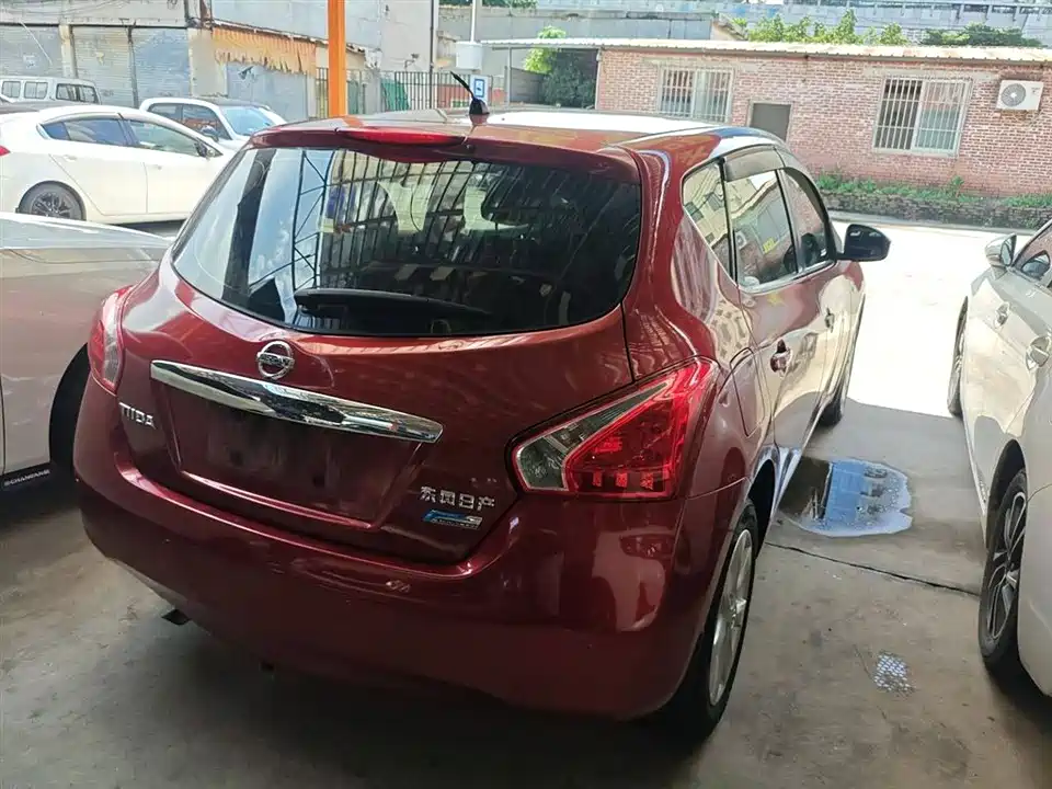 Nissan TIIDA