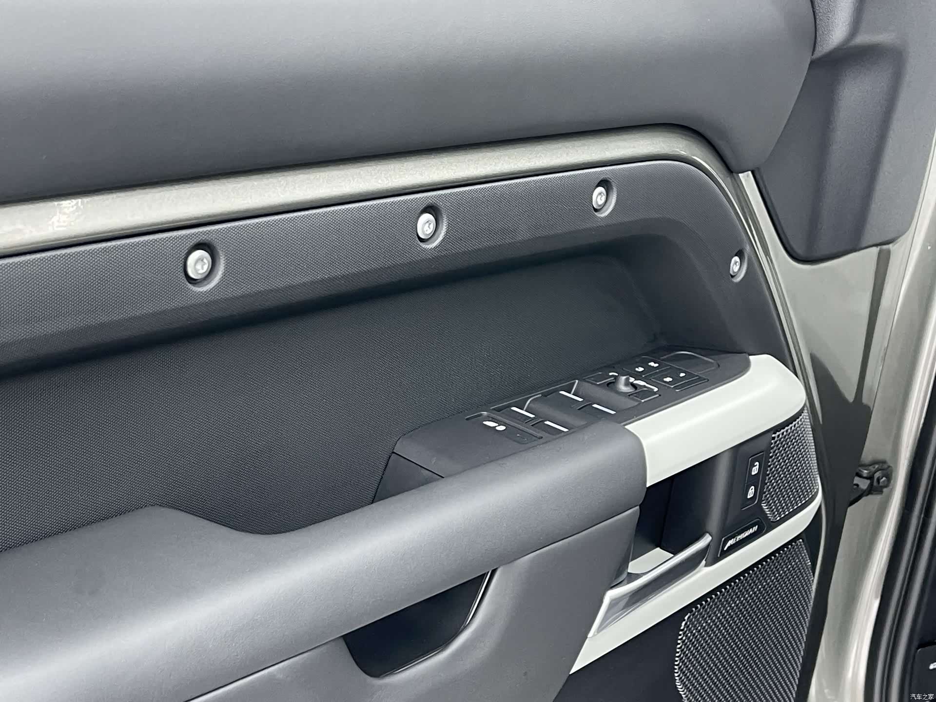 Land Rover Defender, 2024 9