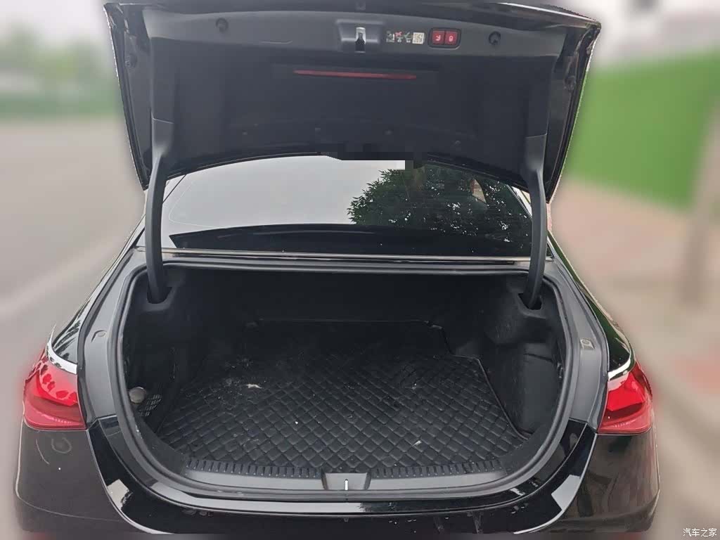 Mercedes-Benz E-Class, 2024 10