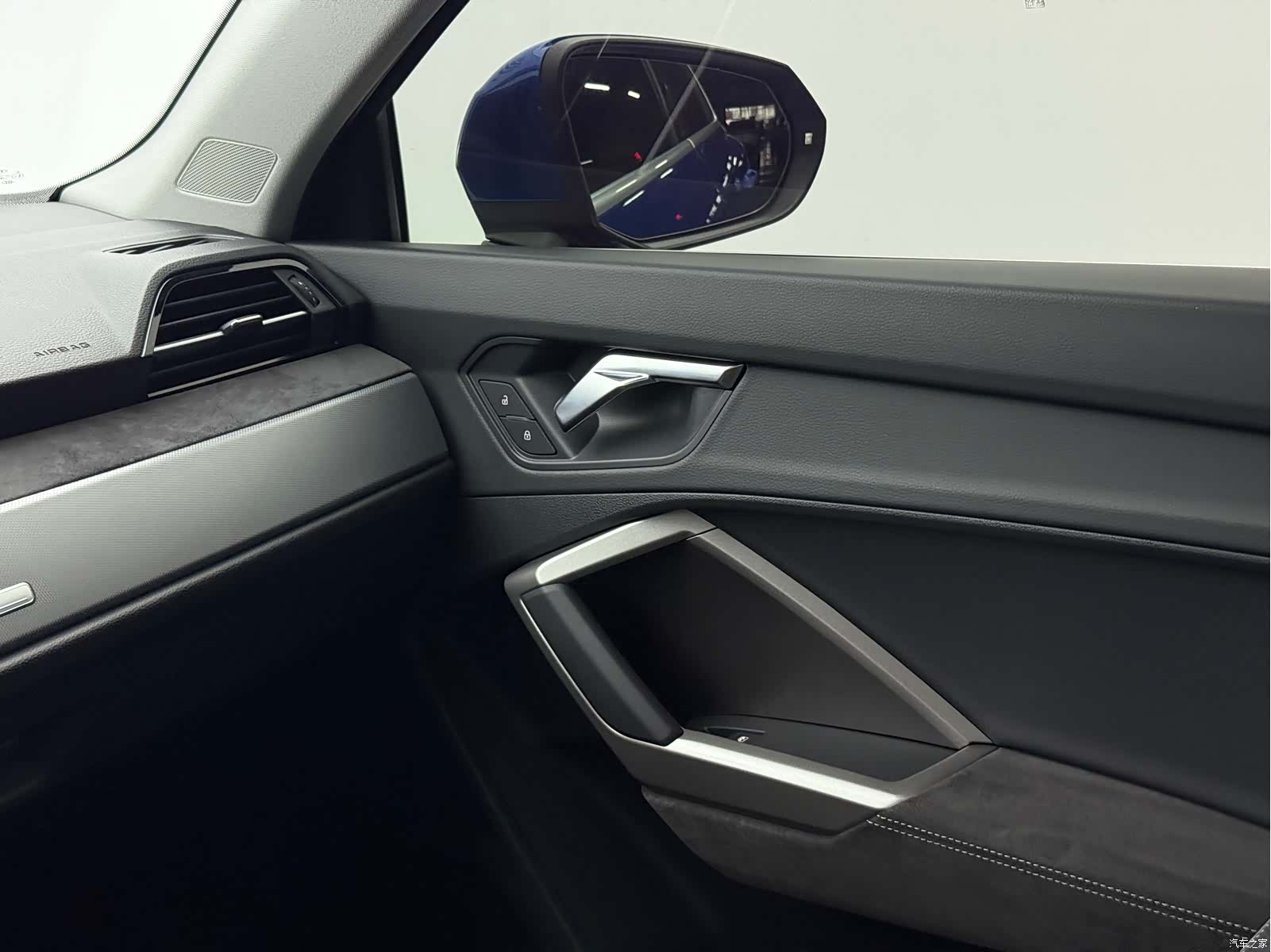 Audi Q3, 2022 10