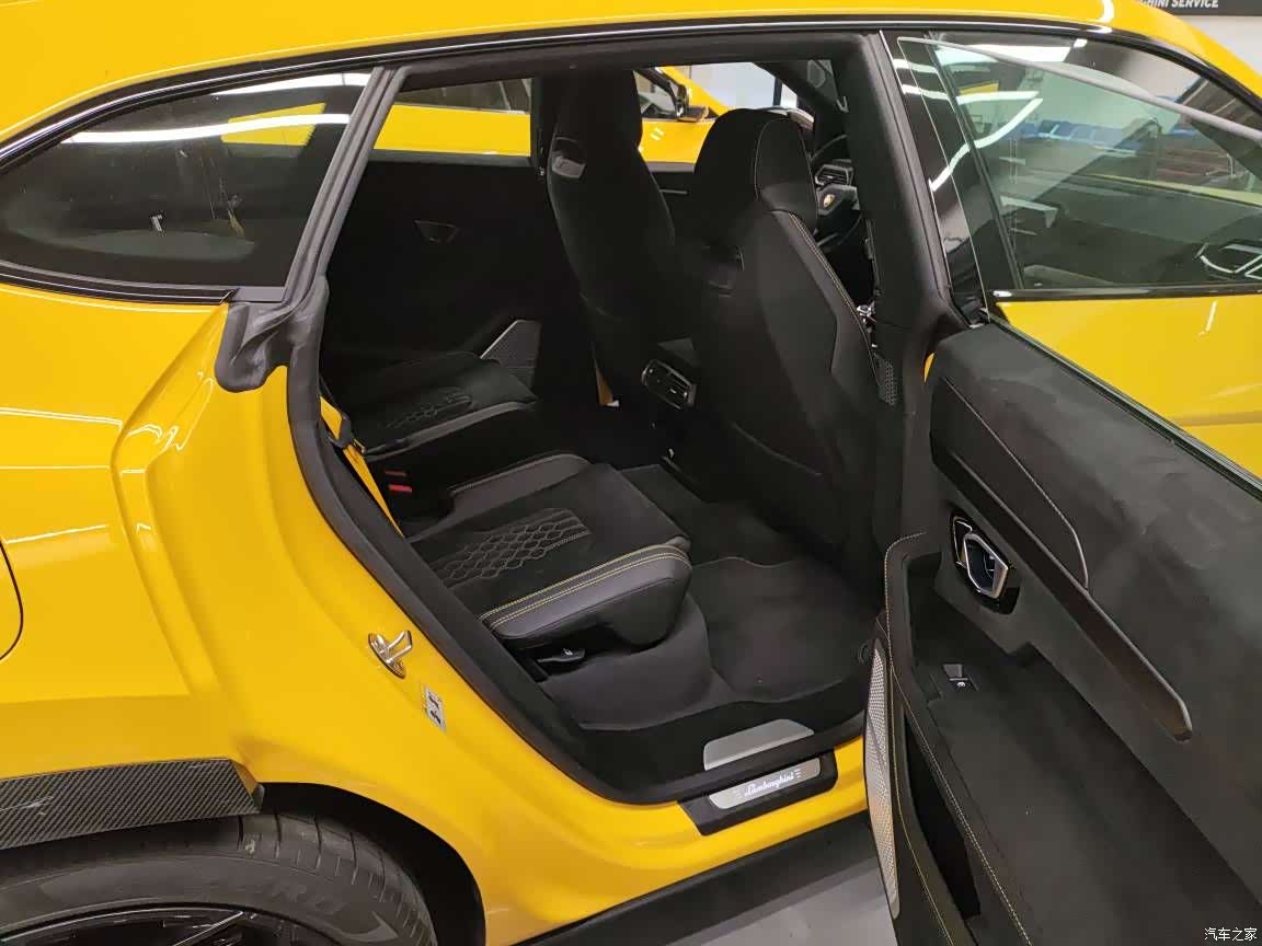 Lamborghini Urus, 2023 10
