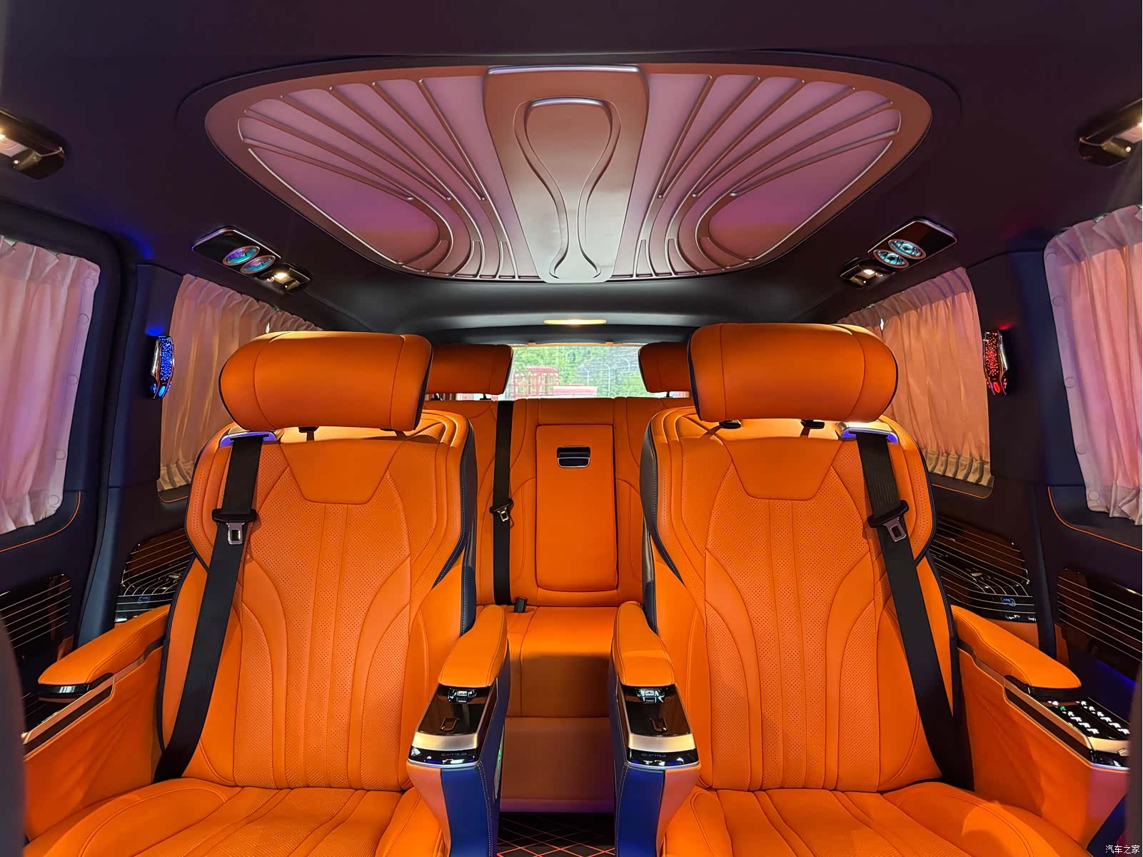 Mercedes-Benz 7, 2024 13