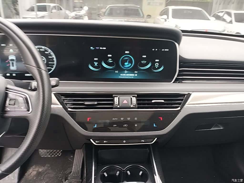Hongqi HS5, 2022 13