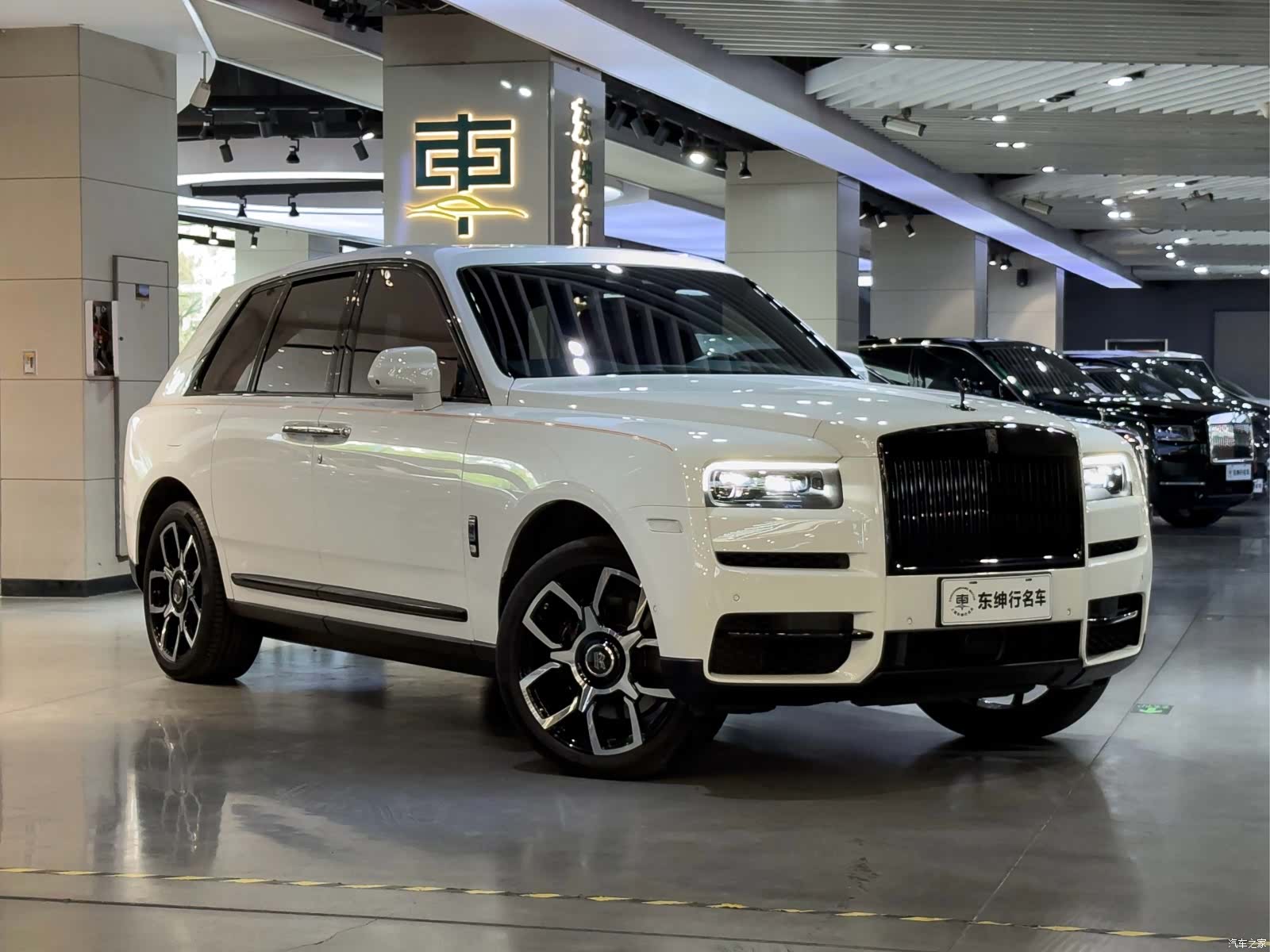 Rolls-Royce Cullinan, 2022 3