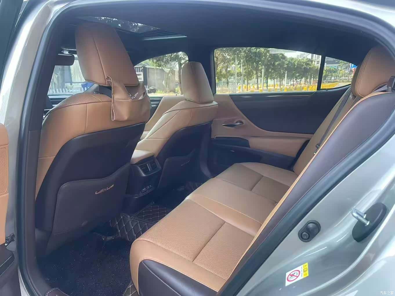 Lexus ES, 2019 все фото