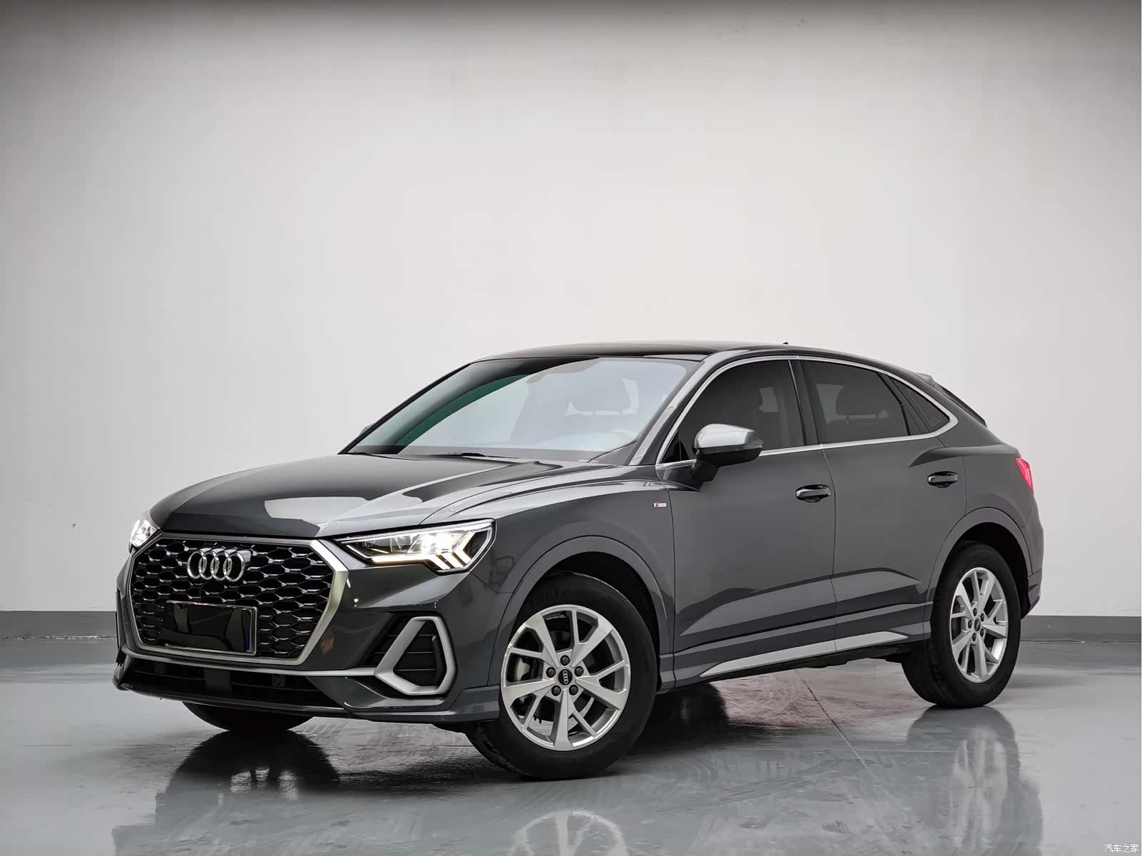 Audi Q3, 2023 1