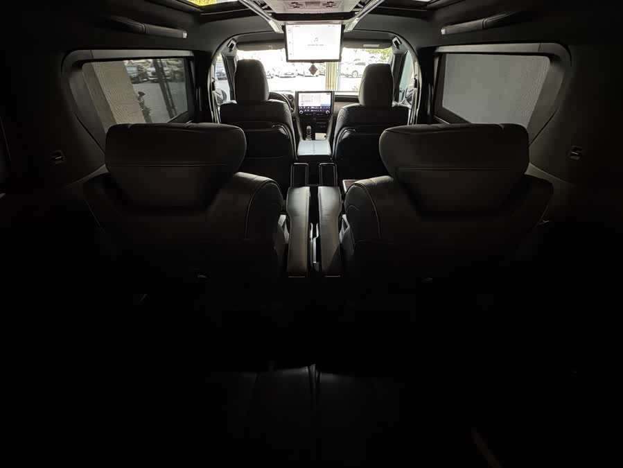 Toyota Alphard 2024, фото 22