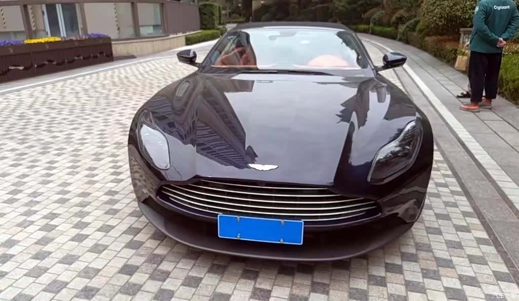 Aston Martin DB11, 2021 2