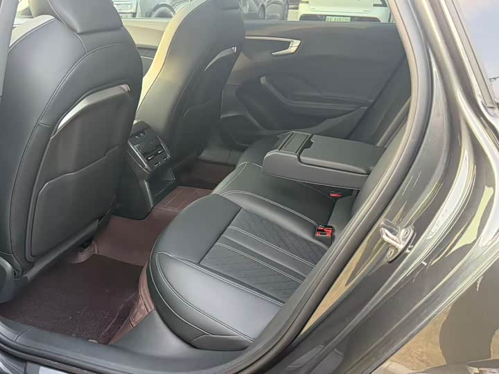 Audi A5L 2026 2.0T yun dong ban
