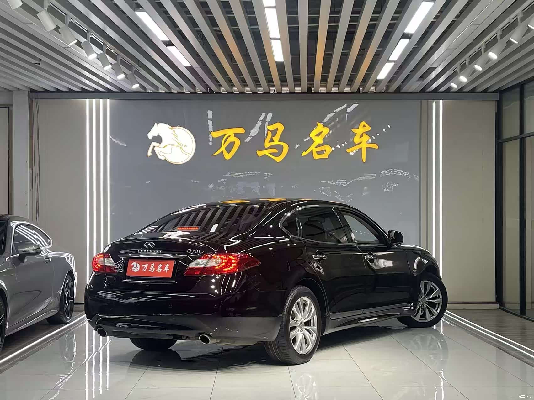 Infiniti Q70, 2014 4