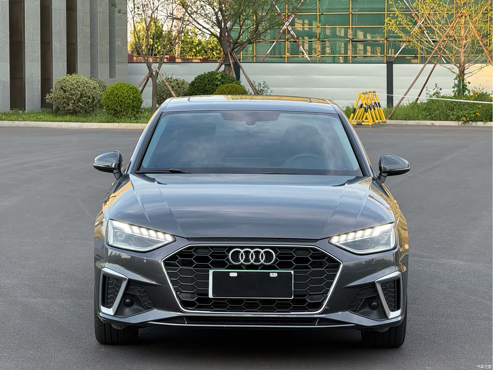 Audi A4L, 2022 все фото