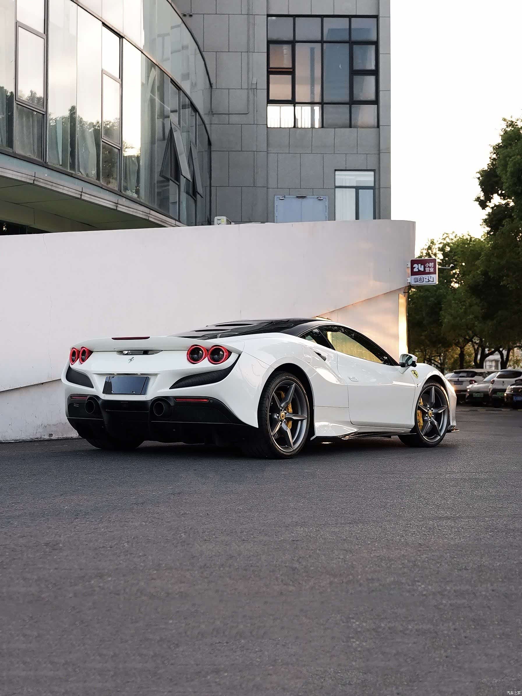 Ferrari F8, 2023 4