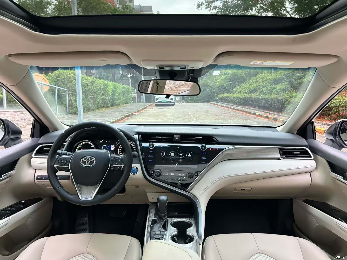 Toyota Camry, 2019 все фото