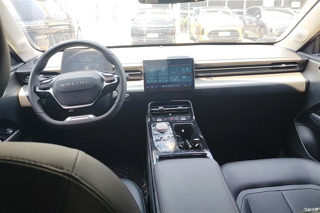 Wuling Starlight, 2025 12