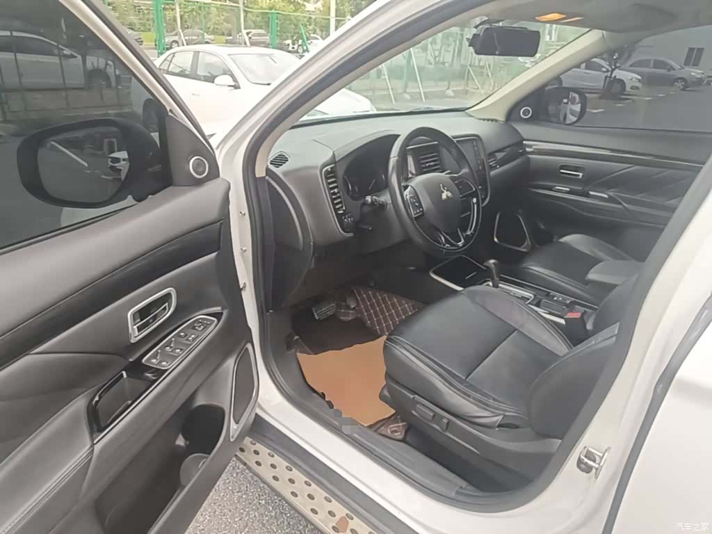 Mitsubishi Outlander, 2019 16