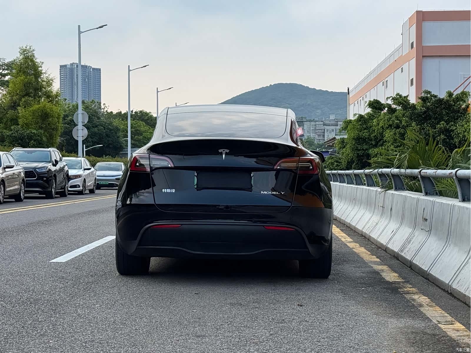 Tesla Model Y, 2023 4