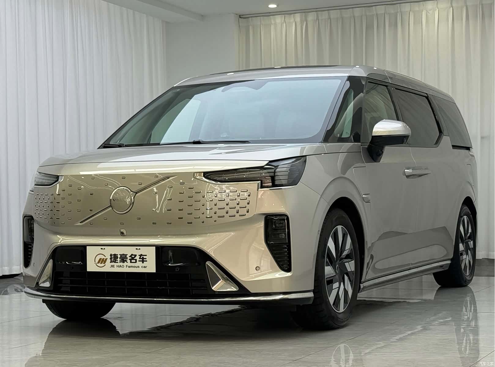 Volvo EM90, 2024 1