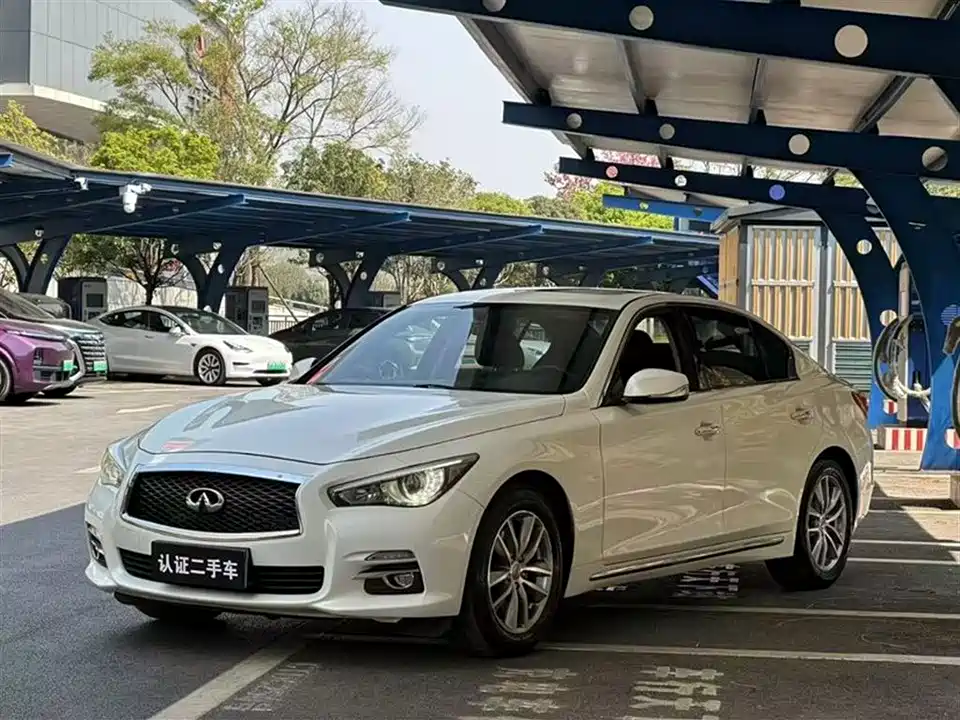 Infiniti Q50L
