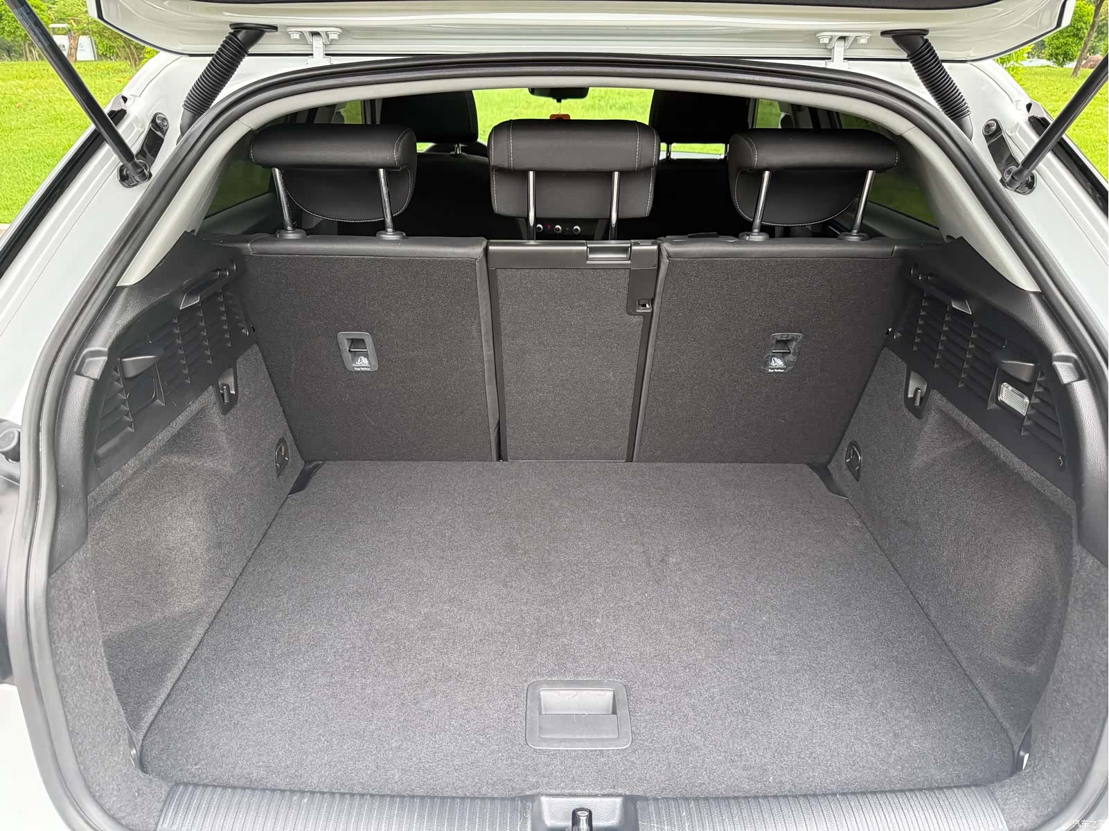 Audi Q2L, 2019 32
