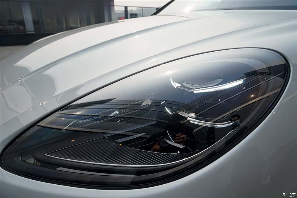 Porsche Macan, 2025 10