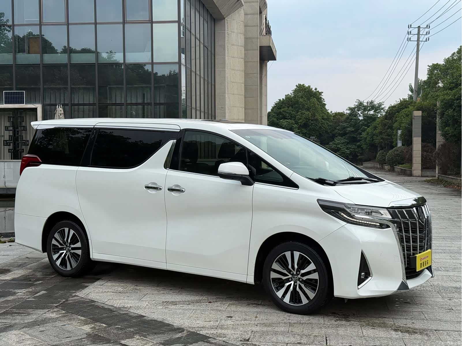 Toyota Alphard, 2018 3