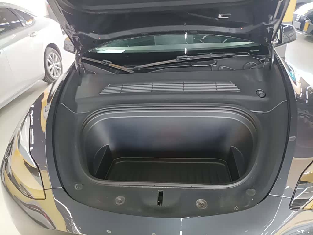 Tesla Model Y, 2023 20