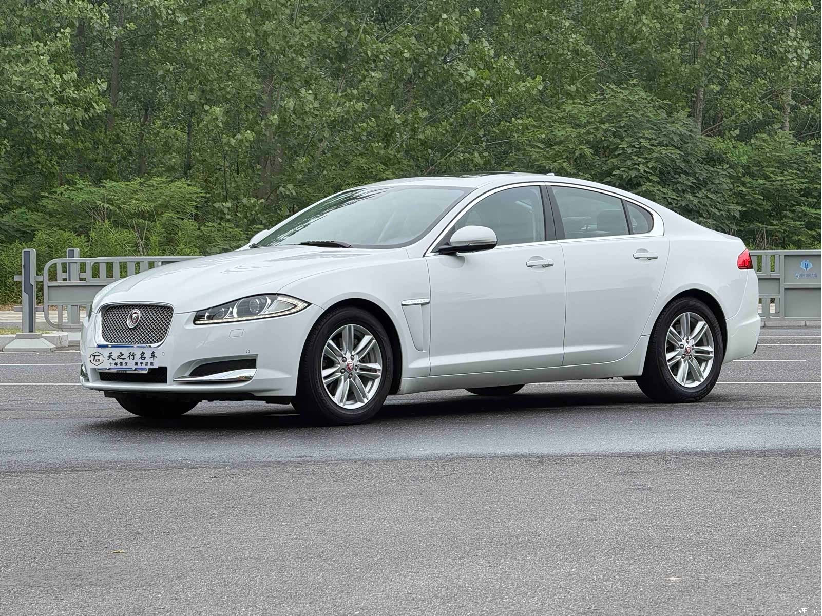Jaguar XF, 2014 1
